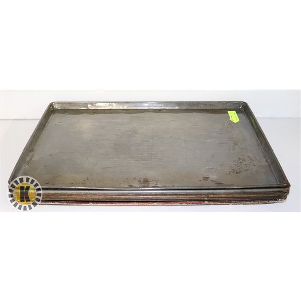 LOT OF 6 BAKING SHEETS