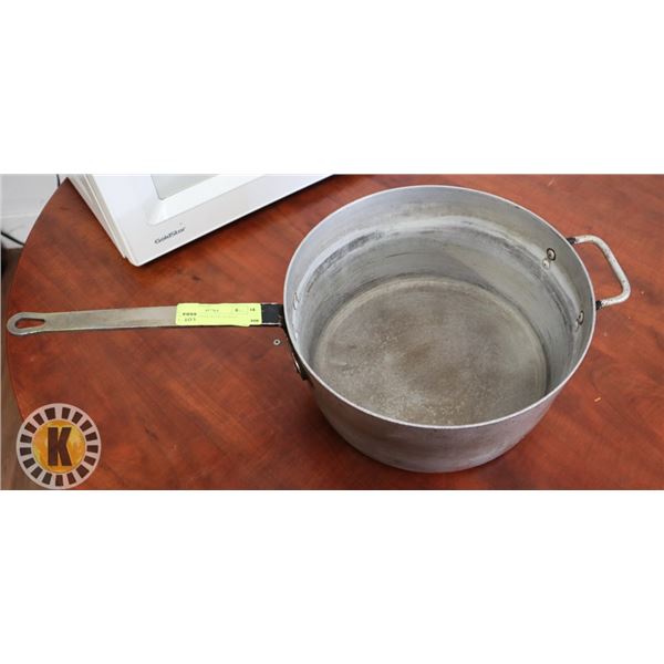 10QT SAUCEPAN WITH  HANDLE AND HOOK