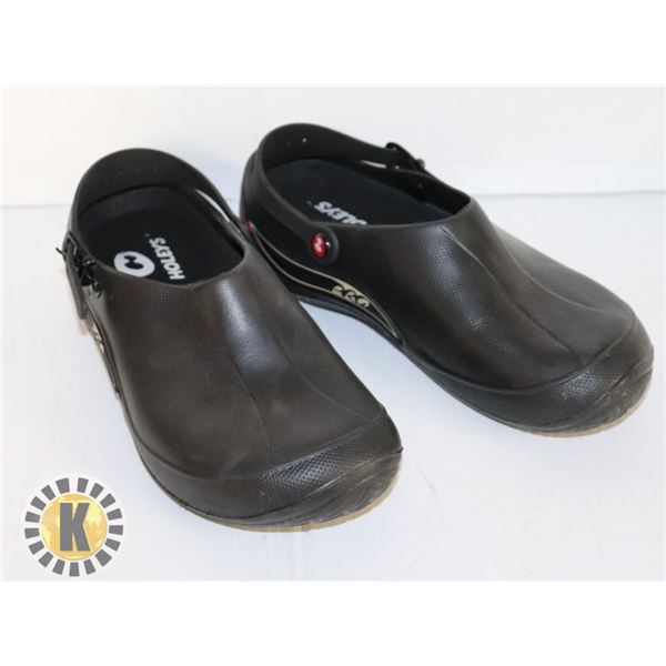 PAIR OF HOLLEYS PRO SMALL KITCHEN SHOES SIZE 4-5