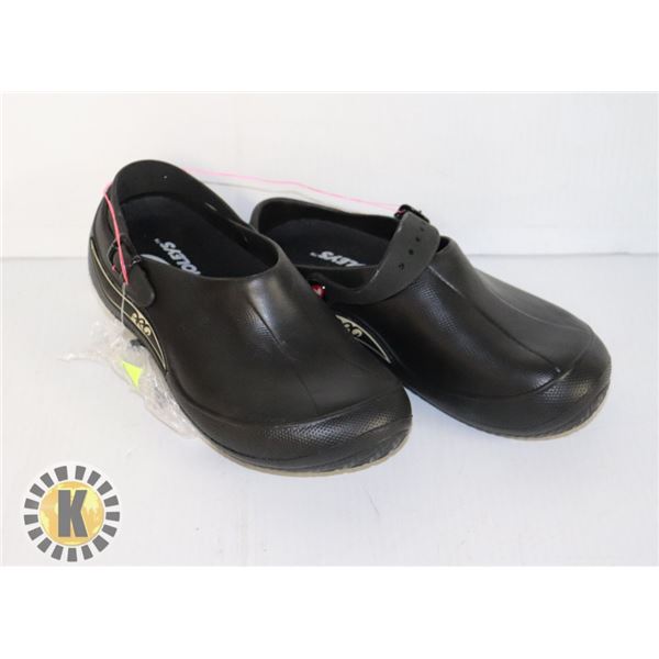 PAIR OF HOLLEYS PRO MED KITCHEN SHOES SIZE 6-7 M