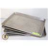 Image 1 : LOT OF 4 X 1/2 SIZE BAKING SHEETS