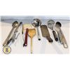 Image 1 : KITCHEN SUPPLIES