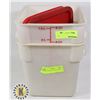 Image 1 : 2 8QT CAMBRO CONTAINER WITH LIDS