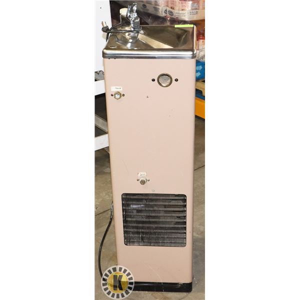 STAND-UP WATER FOUNTAIN- TURNS ON