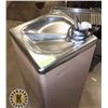 Image 4 : STAND-UP WATER FOUNTAIN- TURNS ON