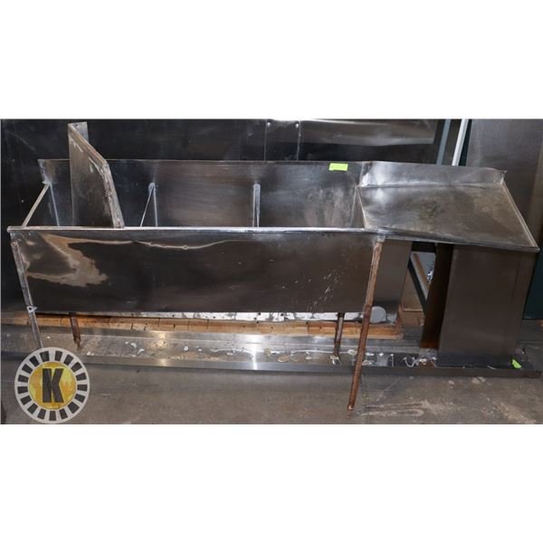 3-COMPARTMENT STANDING SINK WITH R/H DRAIN BOARD