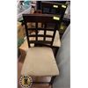 Image 1 : 2 BROWN WOODEN CHAIRS. SEAT HEIGHT: 24"