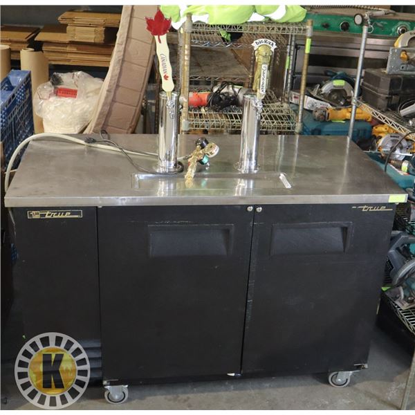 TRUE REFRIGERATION 2 TOWER BEER KEG COOLER ON CASTERS