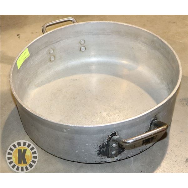 LARGE SOUP POT (16" DIAMETER)