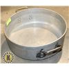 Image 1 : LARGE SOUP POT (16" DIAMETER)