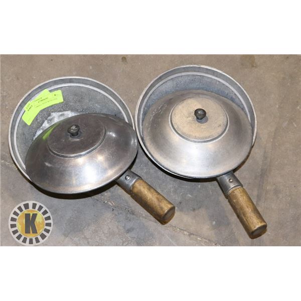 PAIR OF SMALL POTS WITH LIDS