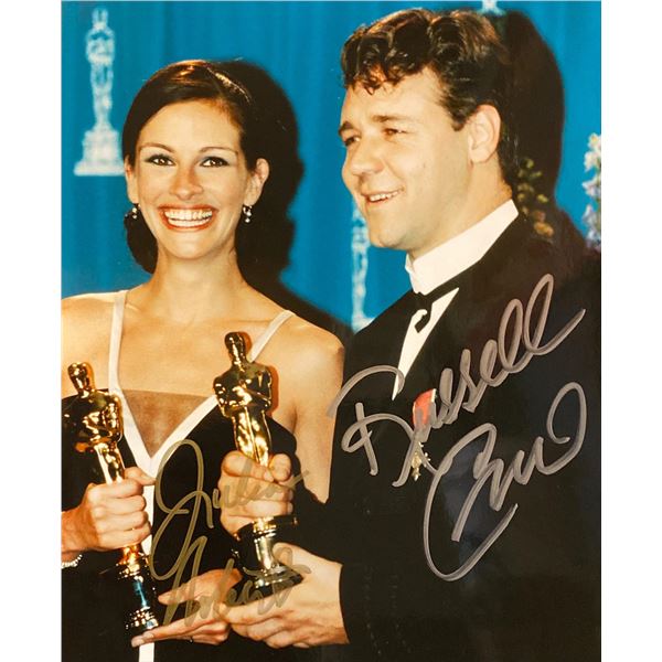 2001 Oscar Winners Russell Crowe and Julia Roberts signed photo