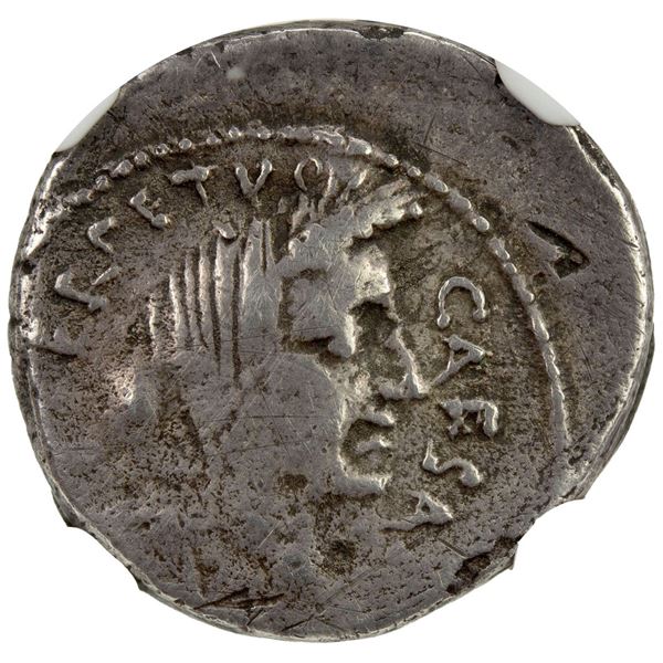 ROMAN IMPERATORIAL PERIOD: Julius Caesar, as dictator, 49-44 BC, AR denarius (3.69g), Rome, February