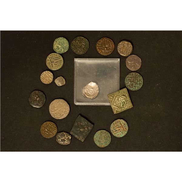 INDIA: LOT of 18 pieces (5 silver)