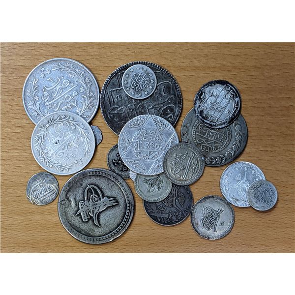 WORLDWIDE: LOT of 18 silver coins