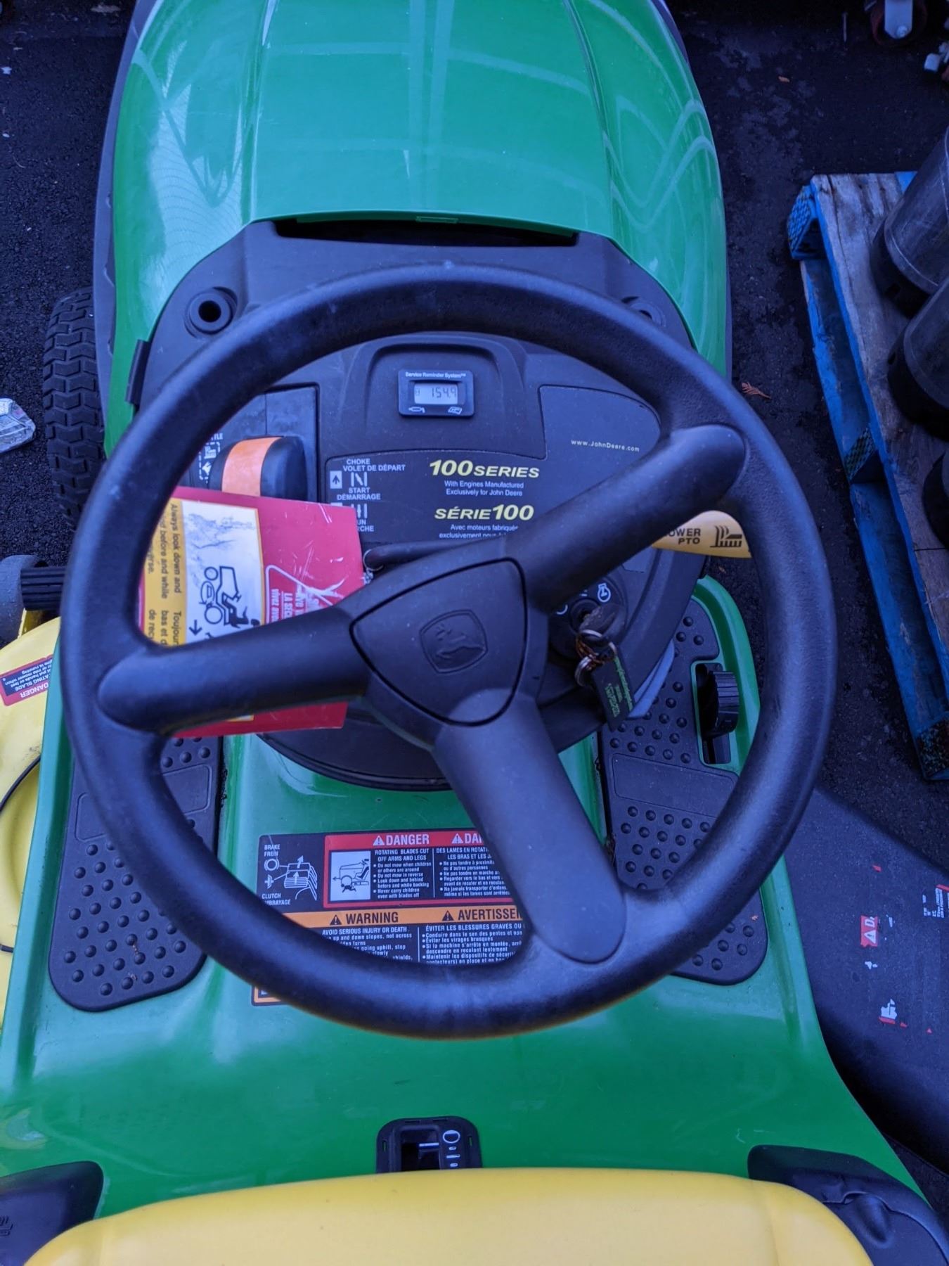 John Deere D130 100 Series Lawn Tractor (one flat tire)