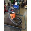 Image 1 : 5 GALLON PORTABLE SHOPVAC WORKING