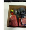 Image 2 : 2 MAKITA CORDLESS DRILLS WITH 2 18V BATTERIES AND 20V DEWALT CORDLESS DRILL