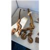 Image 3 : 2 CHAIN CINCHES, AXE HEADS AND 2 METAL BOW SAWS
