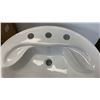 Image 3 : 2 WHITE 8 INCH BUILT IN SINKS