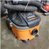 Image 2 : RIDGID 4 GALLON SHOP VAC WORKING WITH HOSE