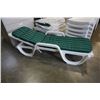 Image 4 : 6 WHITE PATIO LOUNGE CHAIRS