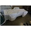 Image 6 : 6 WHITE PATIO LOUNGE CHAIRS
