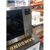 Image 11 : 2 SHELVES OF DEFECTIVE STORE RETURN ELECTRONICS AND APPLIANCES