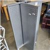 Image 3 : 4 FT TALL METAL PEG BOARD DISPLAY UNIT WITH 2 BOXES OF PEG HOOKS