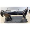 Image 3 : ANTIQUE SINGER SEWING MACHINE