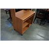 Image 2 : ROLLING IKEA DESK WITH HUTCH