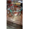 Image 5 : 3 PYREX MEASURING CUPS AND BEAN CROCK WITH LID
