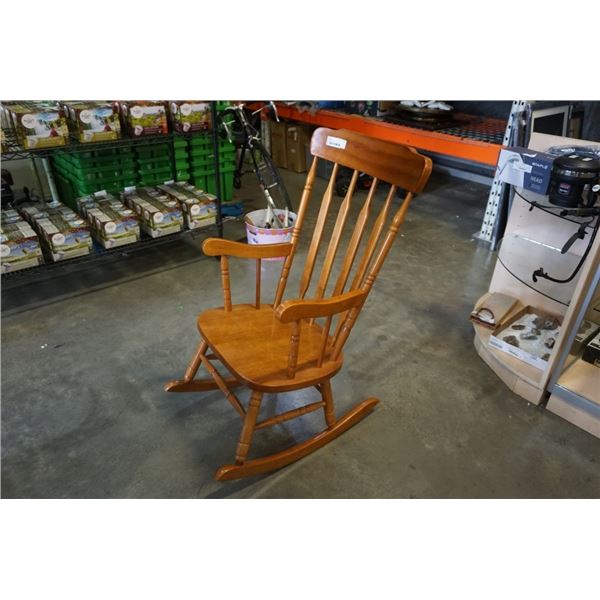 WOOD ROCKING CHAIR