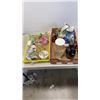 Image 1 : 2 TRAYS OF FIGURES AND COLLECTABLES