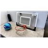 Image 2 : SKLZ OVER DOOR BASKETBALL HOOP - PRO MINI HOOP XL WITH BALL