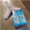 Image 1 : 2 NEW FAN BLADE RETRACTABLE LED LIGHT BULBS