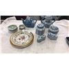 Image 1 : LOT OF EASTERN DISHES AND 2 DECORATIVE PLATES W/ STANDS