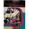 Image 3 : TOTE OF SEWING NOTIONS, ELASTIC, THREAD, PATCHES, ETC