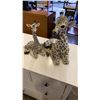 Image 1 : 2 GIRAFFE FIGURES