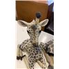 Image 5 : 2 GIRAFFE FIGURES