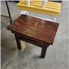 Image 3 : 2 SMALL BENCHES AND SIDE TABLE