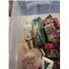 Image 2 : TOTE OF CANDLES