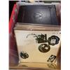 Image 4 : 2 TOTES OF RECORDS