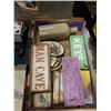 Image 2 : 2 TRAYS OF HOME DECOR, SIGNS, WALL ART