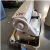 Image 5 : Vintage Singer 247 sewing machine with case and foot pedal