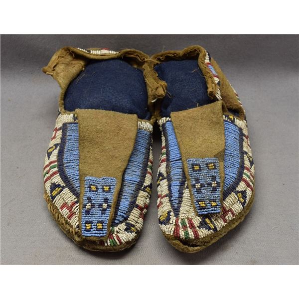 CHEYENNE  INDIAN MOCCASINS