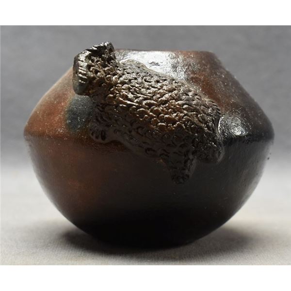 NAVAJO INDIAN POTTERY JAR
