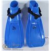 Image 1 : PAIR OF BLUE IST SIZE LARGE FLIPPERS