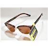 Image 1 : PAIR OF FOSTER GRANT SUNGLASSES
