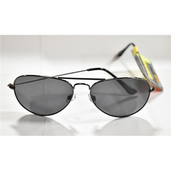 PAIR OF FOSTER GRANT SUNGLASSES